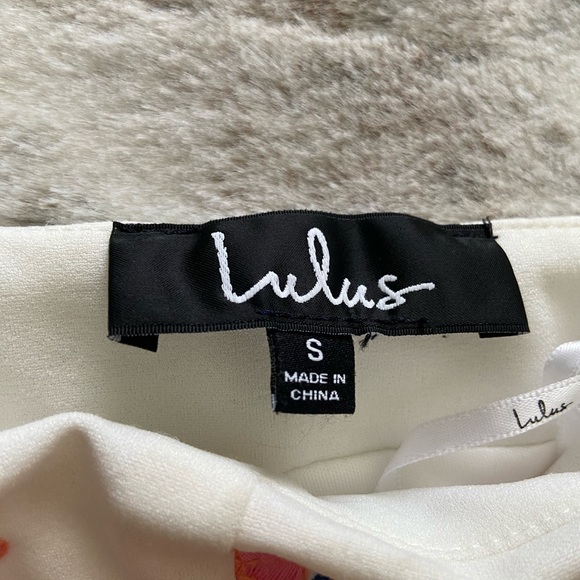 Lulu’s Rhythm Gonna Get You White embroidered shorts, summertime, size Small - Picture 7 of 10